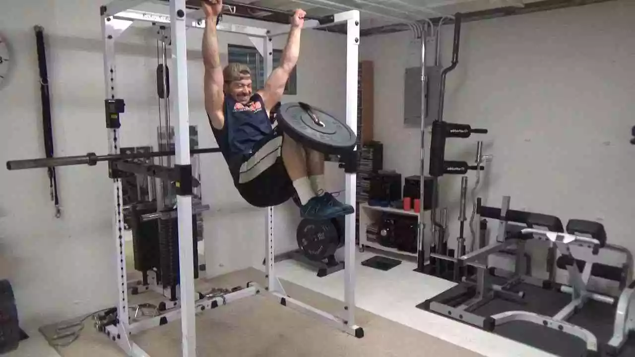 Knee raise with a weight plate